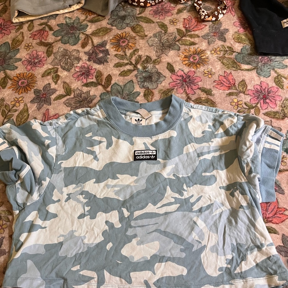Adidas cropped Blue Camo T-Shirt